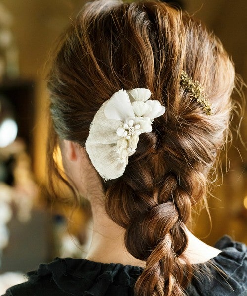 髪をきれいにまとめた女性