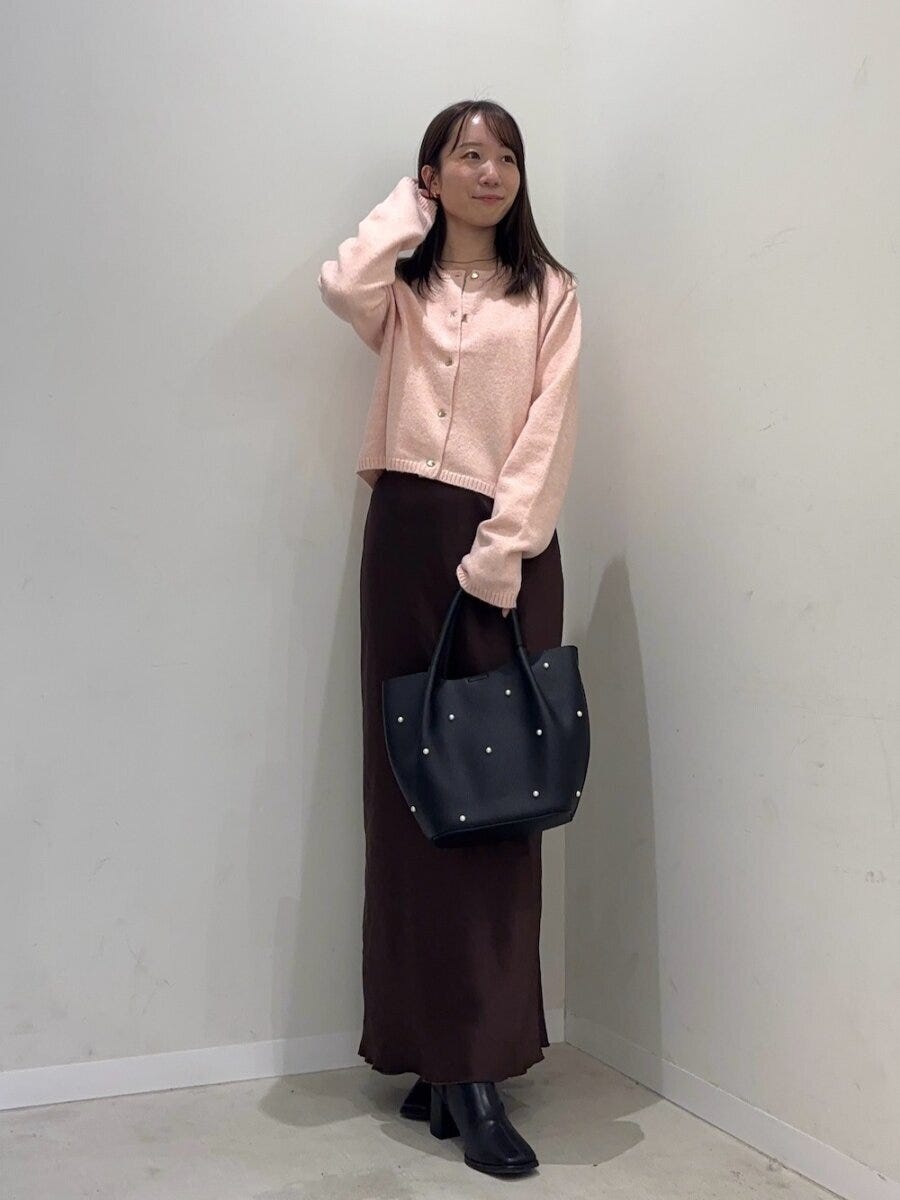 2026大人女性おすすめ春色ピンクカーディガン×サテンスカート