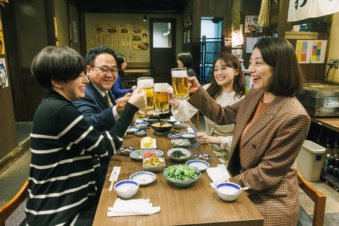 ホラン千秋、小池栄子ら「コタツがない家」最終話より(C)日本テレビ