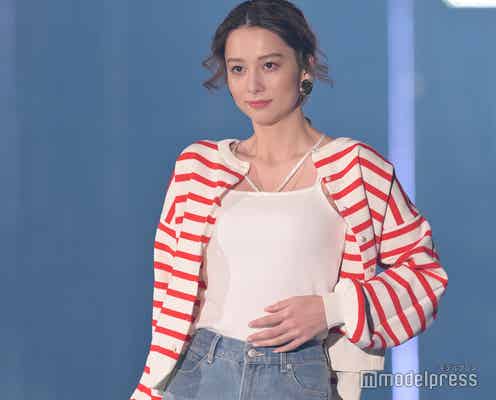 Niki、シンプル着こなしで美貌&スタイル際立つ<GirlsAward 2023 S/S>