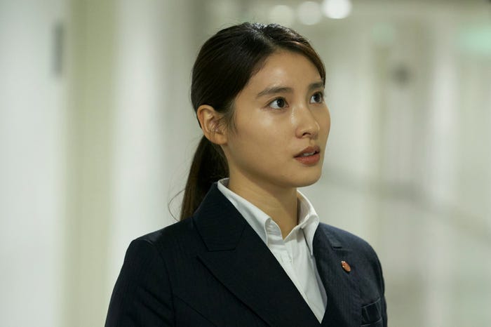 土屋太鳳、生田斗真「警部補ダイマジン」第7話より(C)テレビ朝日