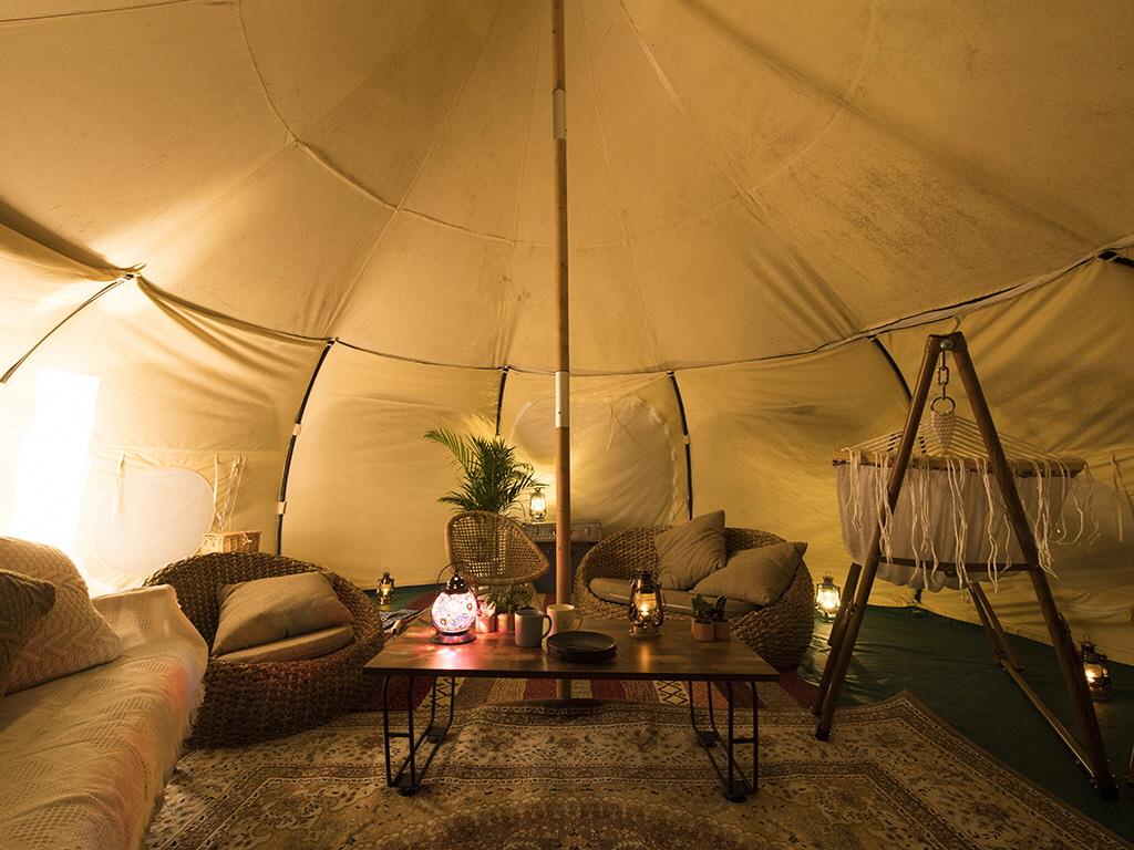 テント内も広々！おしゃれな空間です （提供写真）