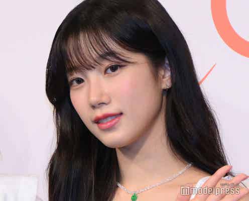 LE SSERAFIMカズハ、オフショルスウェットで美肩ライン輝く「発光してる」「スタイル良すぎ」と絶賛の声