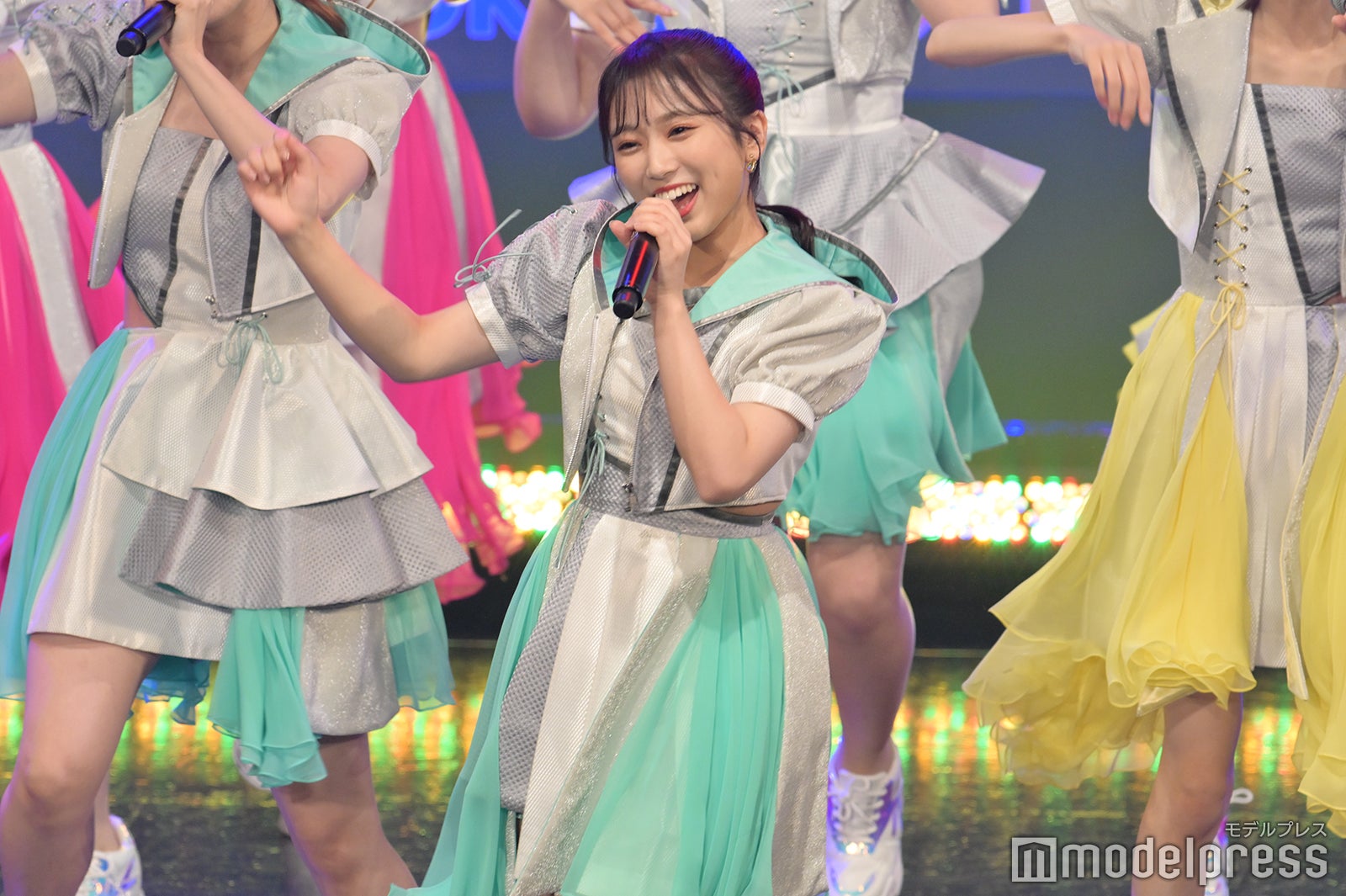 HKT48、ノンストップ9曲ライブ 研究生・最上奈那華のセンター