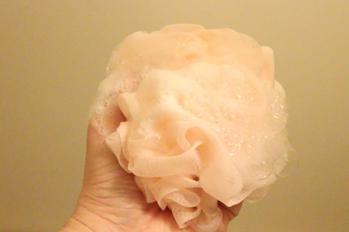 温度で色が変わるシャワーボール　泡立ち