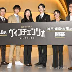 （左から）竹内將人、上田堪大、富田鈴花、和田雅成、佐藤仁美、鈴木壮麻（C）モデルプレス