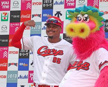 広島 モンテロの通訳にネットの注目集まる NHK地上波でヒロイン放送 独特の語り口に「フェリシアーノ節炸裂」「相変わらず愛らしい」助っ人コンビに欠かせない存在