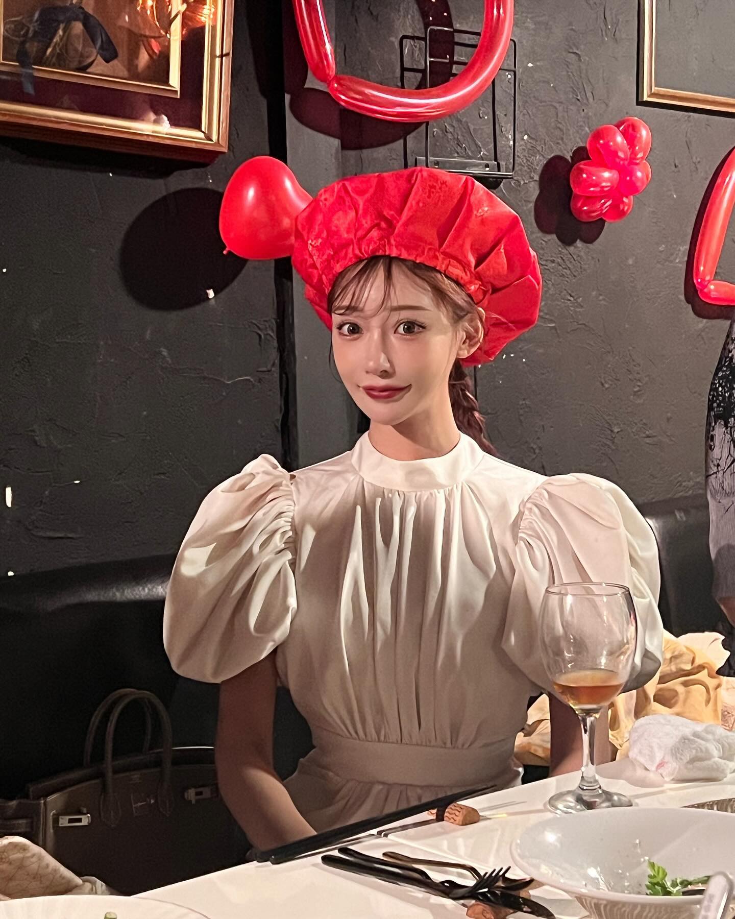 明日花キララの母が「美人すぎる」と話題 還暦祝いショット公開