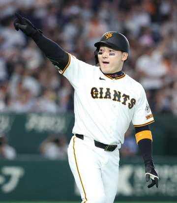 劇的代打逆転満塁弾の巨人・丸「長嶋さんが打たせてくれたホームラン。そう信じてる」一周忌に捧げる会心の一撃 ホームランボールには「僕が持って帰るのも恐れ多いのでみんなと相談」