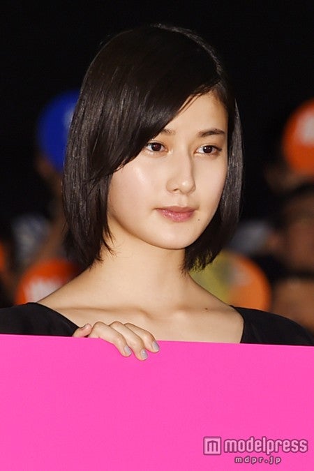 橋本愛、大物俳優と「おあいこ」スタンガンをかます