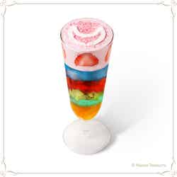 セーラー5戦士のレインボーパフェ1,480円(C)Naoko Takeuchi