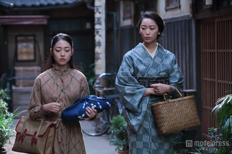 左から：松浦雅、杏（C）NHK