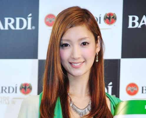 菜々緒、ミニワンピで美脚披露 西川貴教との結婚は?