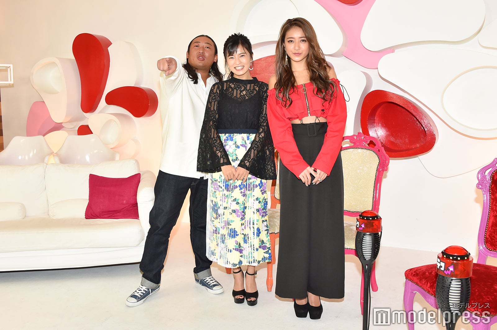 秋山竜次、小島瑠璃子、池田美優 （C）モデルプレス