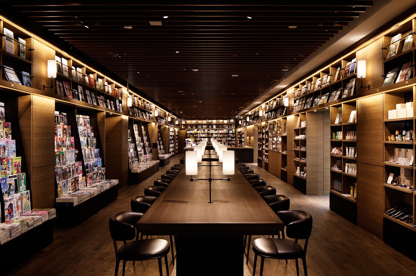 羽田空港 蔦屋書店／画像提供：TSUTAYA