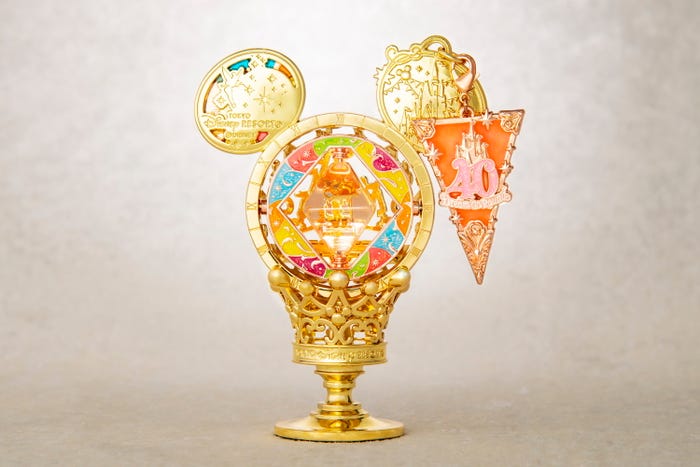 モーメンツゴーラウンド チャーム900円(C)Disney