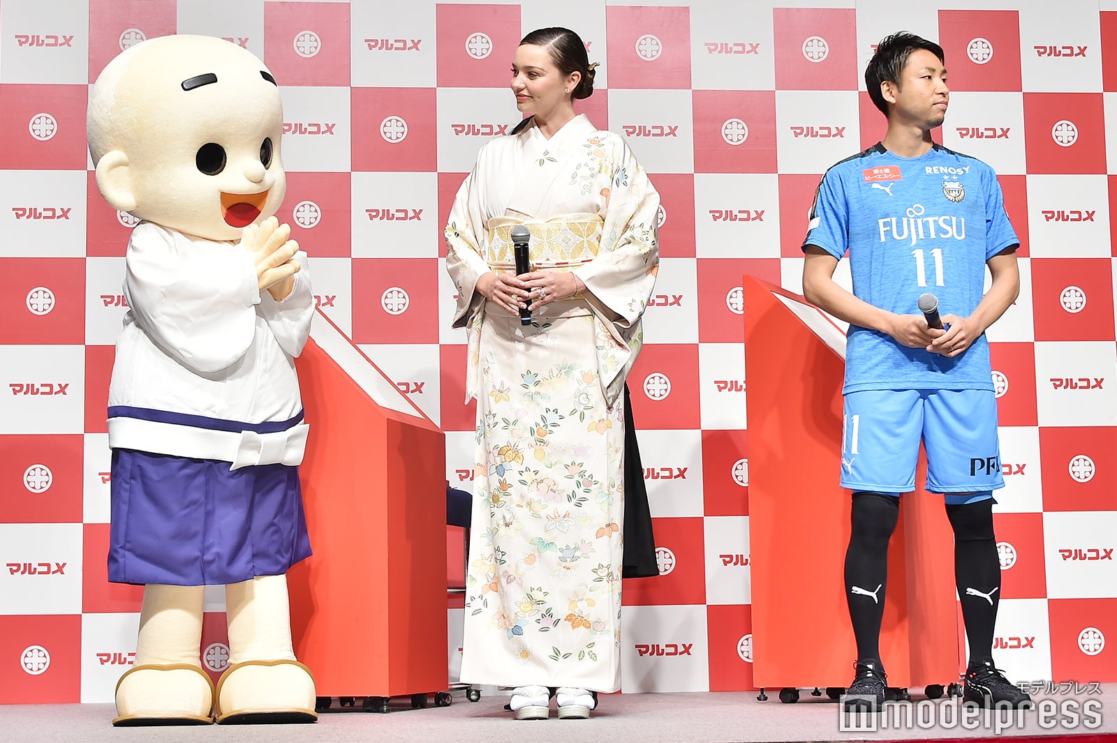 ミランダ・カー、小林悠選手（C）モデルプレス