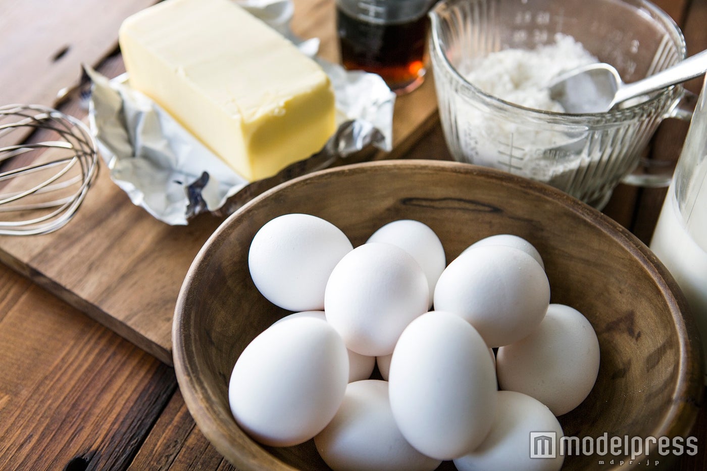 通常の2倍量の卵から作られた贅沢な生地は、香り高い発酵バターと一緒に焼き上げる／画像提供：ベイクルーズ