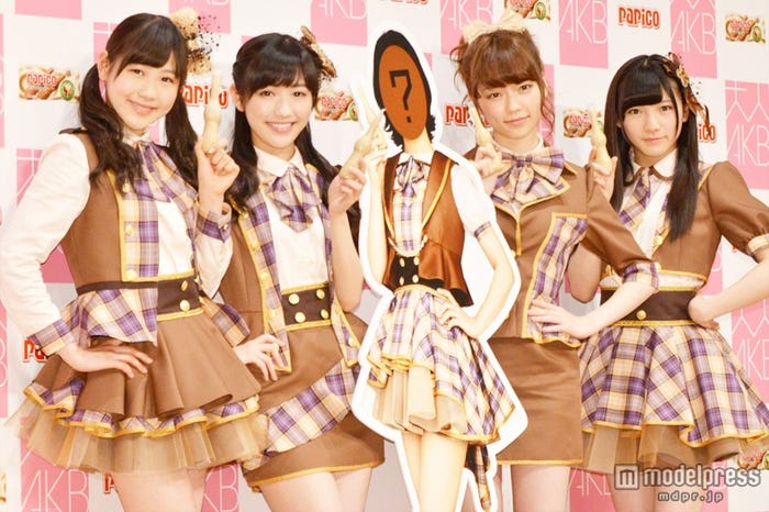 左から:西野未姫、渡辺麻友、島崎遥香、岡田奈々