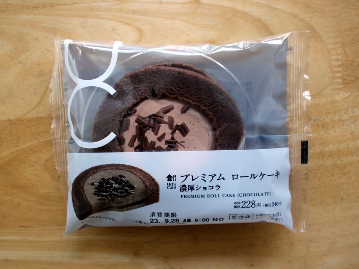 生地の中心に、自信作のショコラクリームがたっぷり