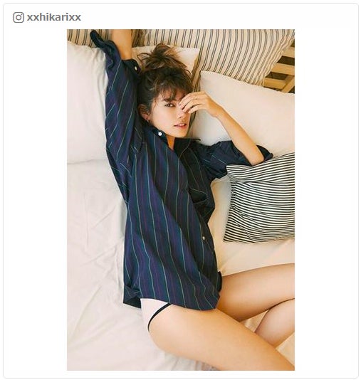 森星、Yシャツ×ショーツ姿の“最強SEXYコーデ”披露にファン興奮「たまらない」