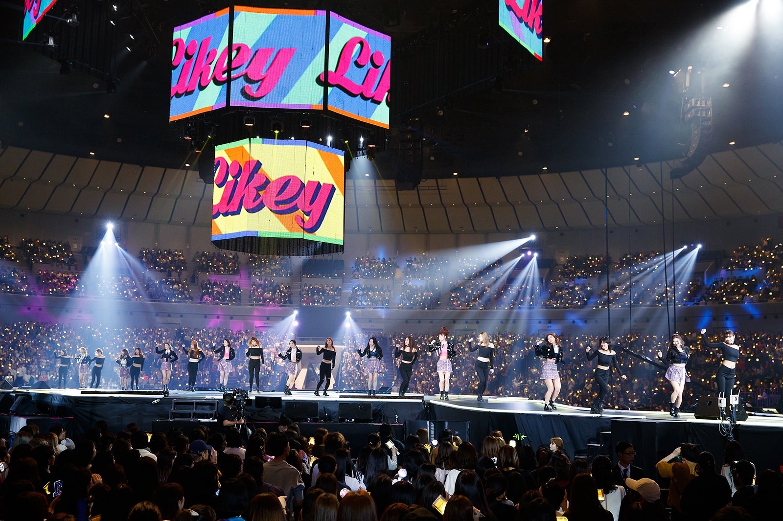 TWICE（C）CJ E&M Corporation, all rights reserved