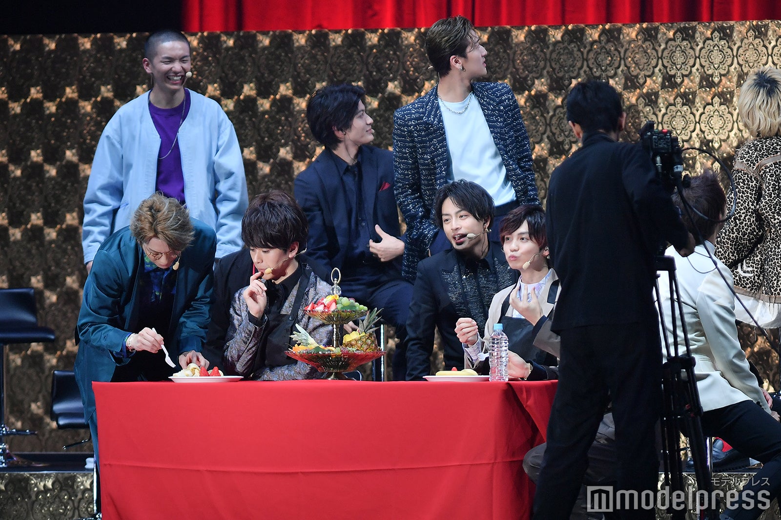 「フルーツ盛りもぐもぐバトル」の様子（C）モデルプレス