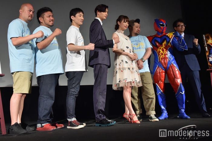 (左から)鬼越トマホーク、なだぎ武、竜星涼、内田理央、ケンドーコバヤシ、マックスマン、増田哲英監督(C)モデルプレス