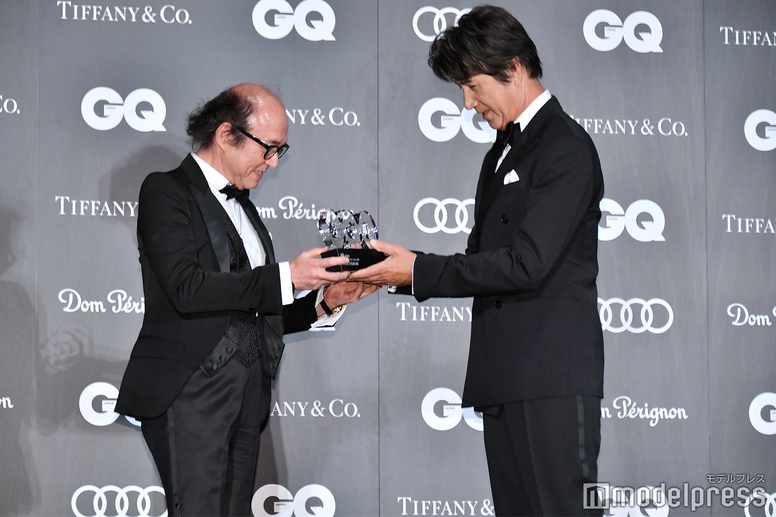 鈴木正文編集長、草刈正雄 （C）モデルプレス