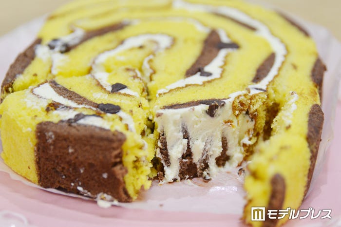 ピカチュウのロールケーキ(チョコバナナ)(C)モデルプレス