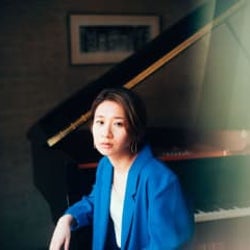 桑原あいの初ソロピアノAL『Opera』がジャズ・チャートで1位獲得、ブラジル音楽の巨匠エグベルト・ジスモンチからコメントも
