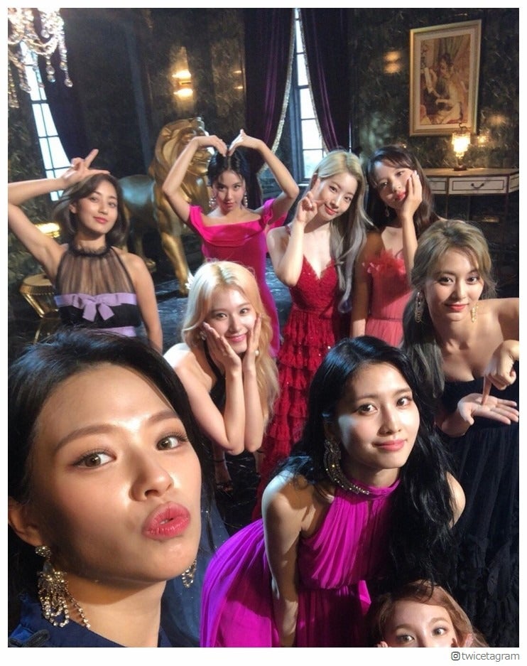 TWICE、休養中のミナも写った9人集合ショット公開　ファン感涙