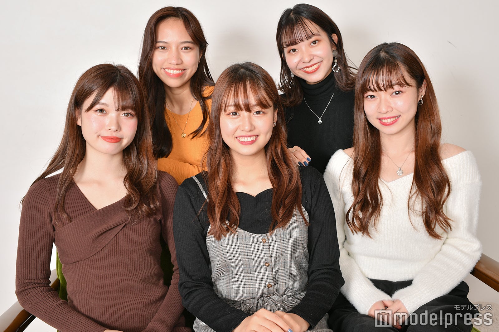 （前列左から）林みなみ、犬塚花菜子、齋藤万莉奈（後列左から）武藤ジャスピン、竹村夏音（C）モデルプレス