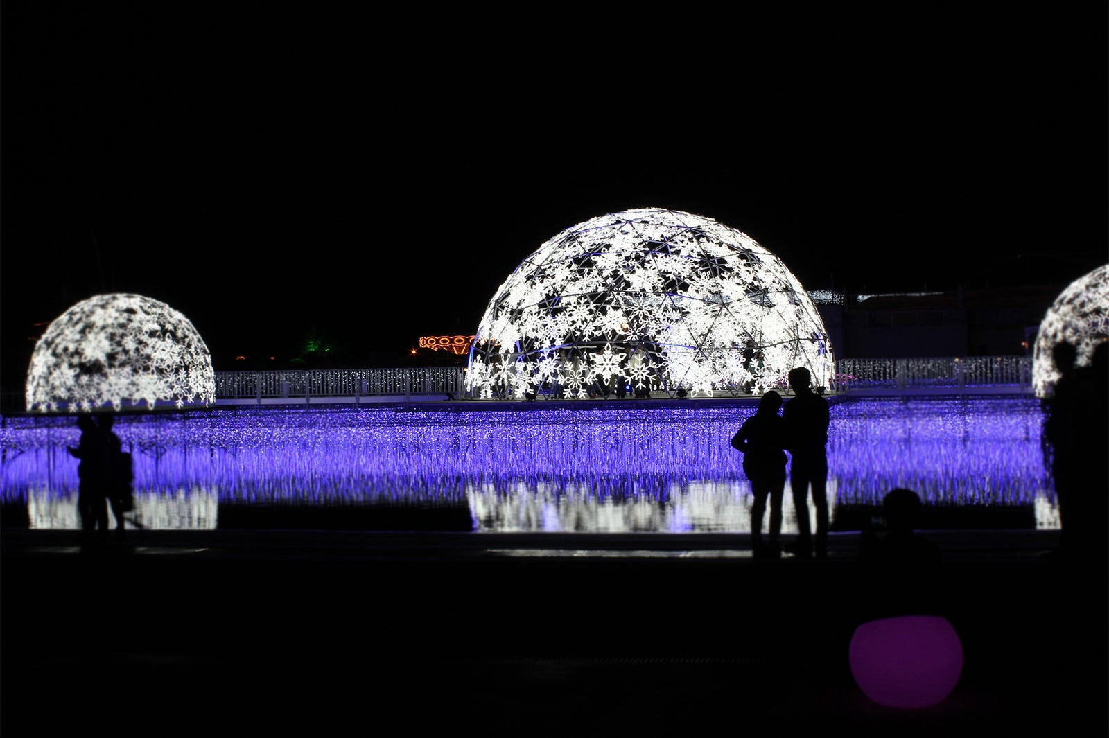 水上イルミネーション「スノープラネット」／画像提供：ラグーナテンボス