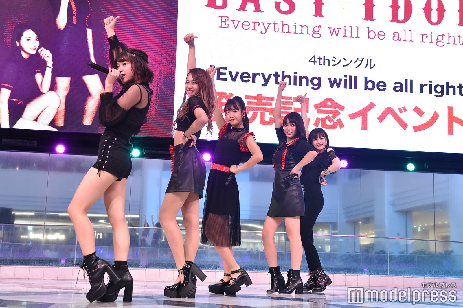 LaLuce（左から：長月翠、安田愛里、鈴木遥夏、大石夏摘、阿部菜々実）（C）モデルプレス