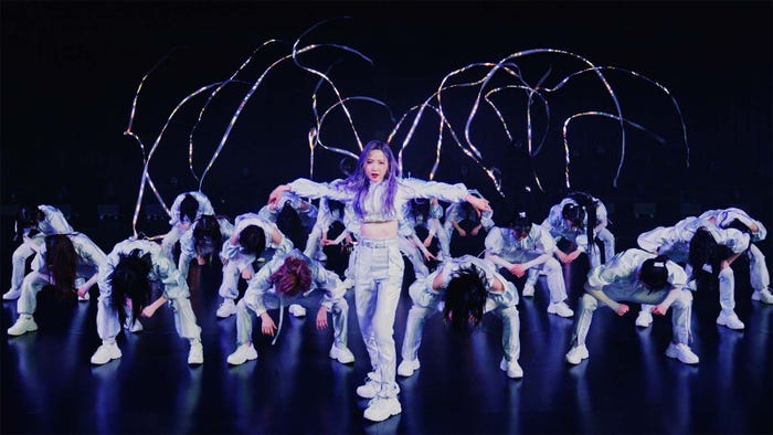 AKB48「元カレです」MVより(C)AKB48/キングレコード