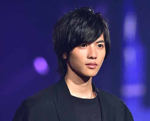 志尊淳、笑顔封印ウォーキングで圧倒的輝き<神コレ2016A/W>