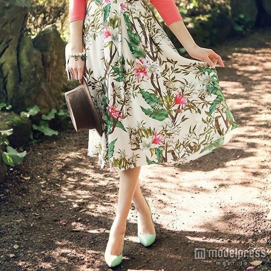 ボタニカル柄フレアスカート「Ones-Style」7,800円（税込）