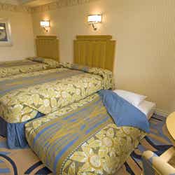 ディズニーアンバサダーホテルファミリールーム(C)Disney