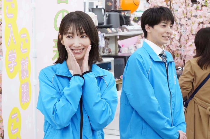 (左から)波瑠、高杉真宙/「わたしのお嫁くん」第1話より(C)フジテレビ