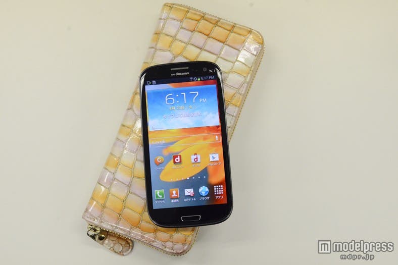 小さなサイズ感が特徴/「GALAXY S III α」