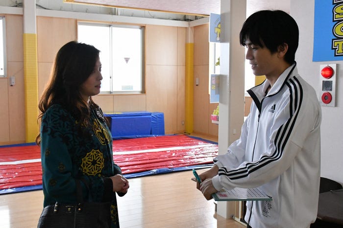 横山めぐみ、岩田剛典/「砂の塔~知りすぎた隣人」第8話より(C)TBS