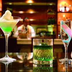 オーロラをイメージした色鮮やかなカクテル