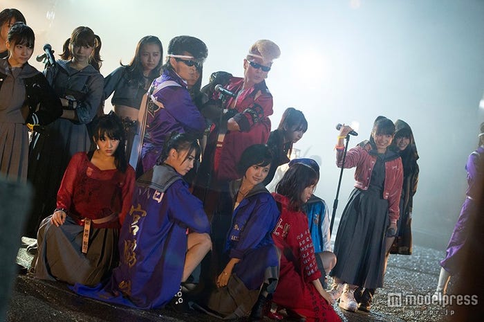 「しぇからしか!」HKT48 feat.氣志團MVのワンシーン(C)AKS