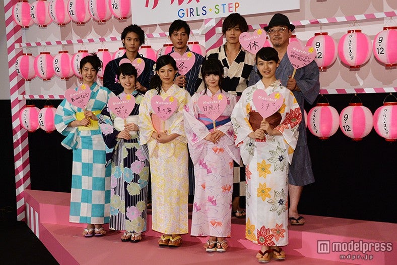 （前列左から）秋月三佳、小芝風花、石井杏奈、小野花梨、上原実矩（後列左から）磯村勇斗、塚本高史、山本裕典、川村泰祐監督