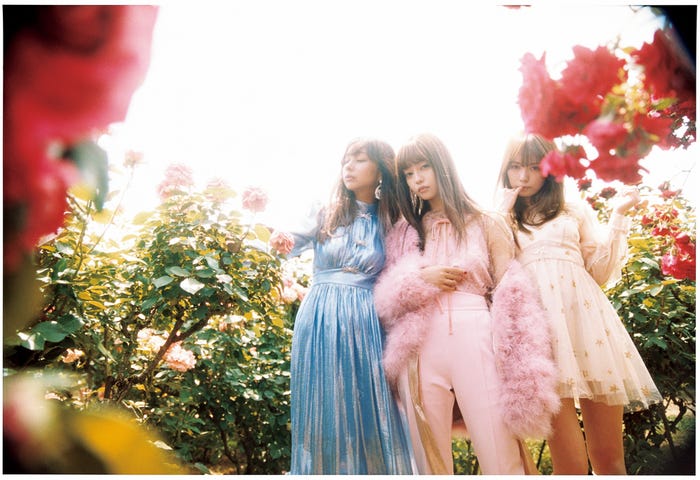 (左より)西もなか、中村里砂、黒瀧まりあ(画像提供:徳間書店)