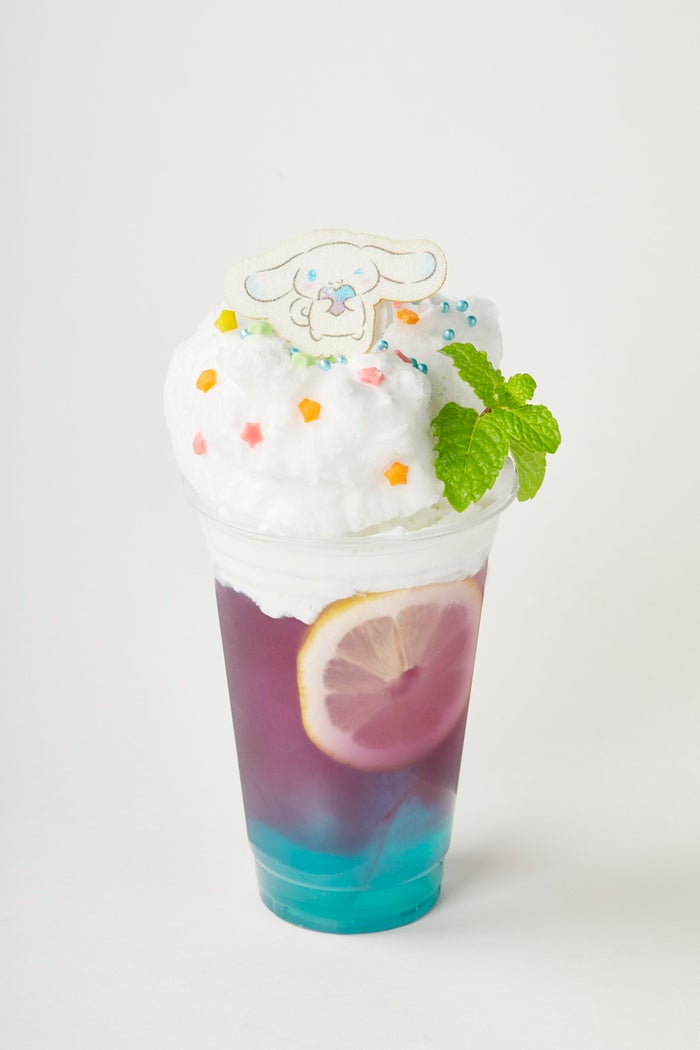 【シナモロール夜空のお星さまレモネード】968円(C)2022 SANRIO CO.,LTD.APPROVAL NO.L635651