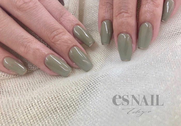 女性らしさアップの深めカラー(画像提供:esNAIL)