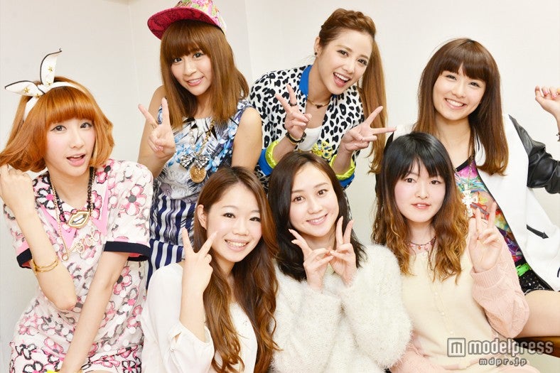 前列：読者モデル（左から：遠藤さん、小松さん、桑田さん）後列：ウェザーガールズ（左から：ハイジャン、エース、ミア、ニューニュー）