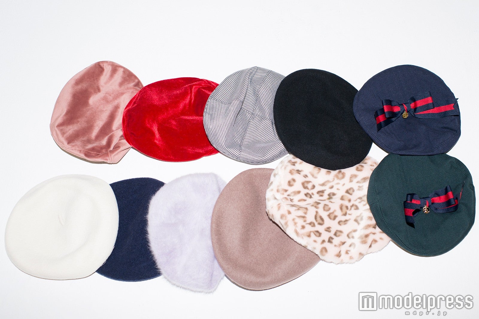 朝長美桜の私物紹介 （C）モデルプレス